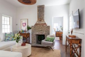 a living room with a fireplace and a couch at Blue Cottage at Casa Zoe in Charleston