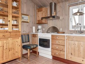 Kuchyň nebo kuchyňský kout v ubytování Holiday home Thisted LIX