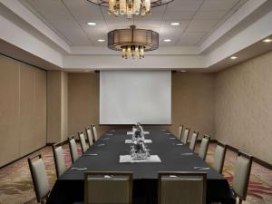 Khu vực hỗ trợ khách đi công tác/phòng hội thảo tại DoubleTree by Hilton Irvine Spectrum