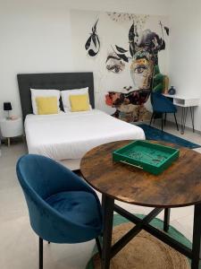 Posteľ alebo postele v izbe v ubytovaní Cosy and Modern Studio in heart of XVII area