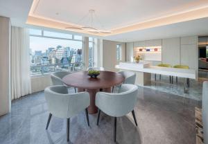 曼谷奔集路希尔顿逸林酒店的休息区