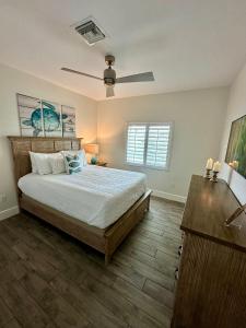 a bedroom with a bed and a ceiling fan at Sunshine retreat Elevated New Build walkable to everything including BEACH in Fort Myers Beach