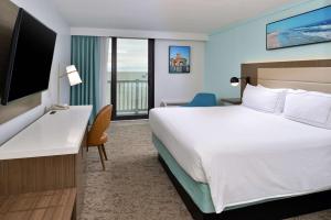 DoubleTree by Hilton Corpus Christi Beachfront客房内的一张或多张床位