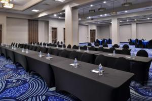 DoubleTree by Hilton Corpus Christi Beachfront商务区和/或会议室