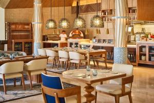Kuchyň nebo kuchyňský kout v ubytování Waldorf Astoria Seychelles Platte Island