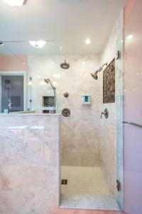 Ένα μπάνιο στο 10mins to IUB: 4bd - Karaoke - Pickleball