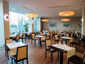 Restoran või mõni muu söögikoht majutusasutuses Best Western Plus The Hub Hotel