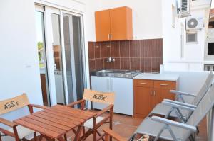 Kuchyň nebo kuchyňský kout v ubytování Guest House Nura