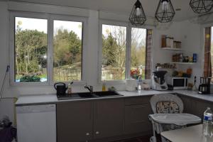 Η κουζίνα ή μικρή κουζίνα στο Location24hLemans +4 φωτογραφίες