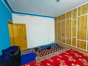 an empty room with a bed and a door at Sharian Guest House in Lamniān