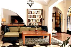 a living room with a couch and a coffee table at Casa Benedetta in Martínez