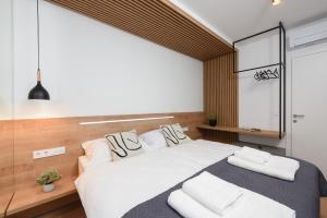 Postel nebo postele na pokoji v ubytování FUX LUXURY rooftop terrace JACUZZI & BBQ + 23 fotografií