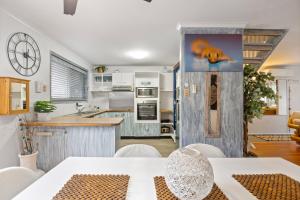 Kuchyň nebo kuchyňský kout v ubytování Cotton Tree Tranquil Gem Central Apartment