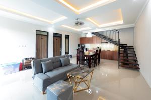 a living room with a couch and a table at D Twinz House Syariah Redpartner in Tangerang