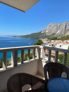 a balcony with two chairs and a view of the ocean at Apartments by the sea Drasnice, Makarska - 22864 in Drasnice