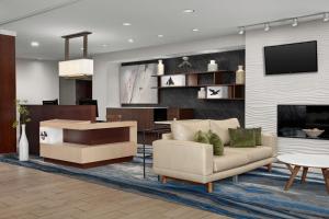 Гостиная зона в Fairfield Inn & Suites by Marriott Panama City Beach