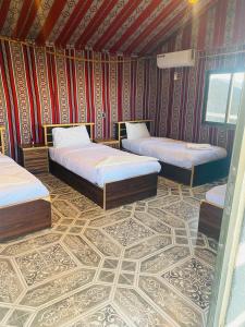 Voodi või voodid majutusasutuse Moon Rum LuxuryCamp toas