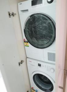 Φωτογραφία από το άλμπουμ του Luxurious Modern 2 Bedroom 2 Bathroom Apartment στη Μελβούρνη