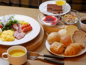 a table with plates of breakfast foods and drinks at Hamacho Hotel Tokyo in Tokyo