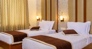 Postel nebo postele na pokoji v ubytování Wyt Hotels - Rameswaram