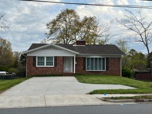 een stenen huis met een oprit ervoor bij Heart Of Hickory #1 Comfy & Clean, 3br2ba Apt in Hickory