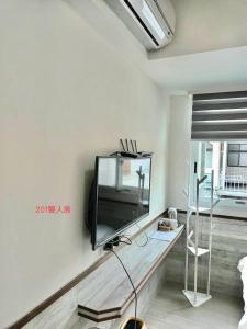 Μια τηλεόραση ή/και κέντρο ψυχαγωγίας στο Xiaomi Courtyard B&B