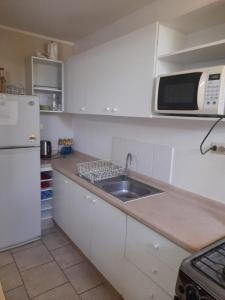 Kuchyň nebo kuchyňský kout v ubytování Departamento en el Tabo