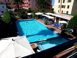 Bazén v ubytování Hotel La Playa nebo v jeho okolí