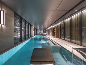 Dusit Thani Kyoto内部或周边的泳池