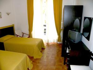 TV a/nebo společenská místnost v ubytování Hotel La Playa
