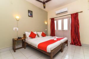 Cama o camas de una habitación en Collection O Resort Village Royal Near Calangute Beach