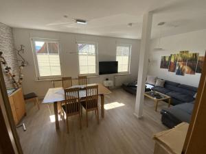 TV/trung tâm giải trí tại Holiday apartment on the Anger