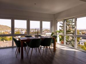 Fotografie z fotogalerie ubytování Apartment for 6 Modern retreat v destinaci Andernach