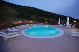 Der Swimmingpool an oder in der Nähe von Agriturismo Tempa del Niglio