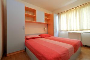 Ένα ή περισσότερα κρεβάτια σε δωμάτιο στο Apartments Goranka 2
