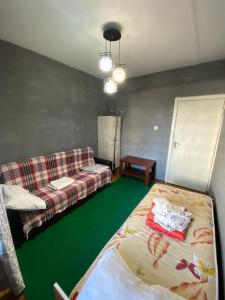 Katil atau katil-katil dalam bilik di HOLIDAY HOTEL