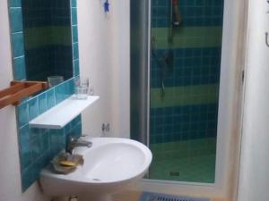 Ένα μπάνιο στο Apartment in Sardinia near Surf Paradise +12 φωτογραφίες