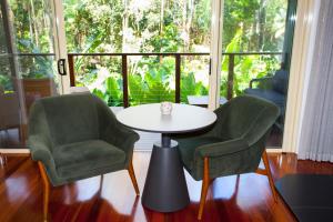Songbirds Rainforest Retreat的休息区