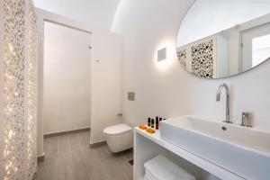 Bilik mandi di Palm Island Suites