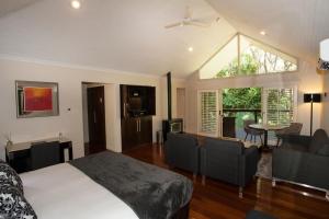 Songbirds Rainforest Retreat的休息区