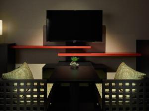 TV in/ali zabaviščno središče v nastanitvi Hotel Resol Trinity Kyoto