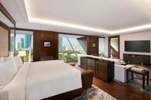TV a/nebo společenská místnost v ubytování JW Marriott Hotel Hanoi