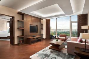 TV a/nebo společenská místnost v ubytování JW Marriott Hotel Hanoi