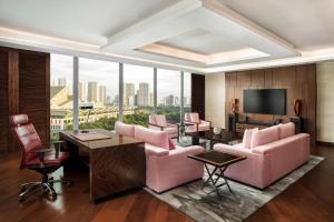 TV a/nebo společenská místnost v ubytování JW Marriott Hotel Hanoi