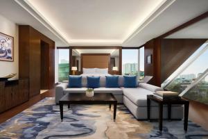 Postel nebo postele na pokoji v ubytování JW Marriott Hotel Hanoi