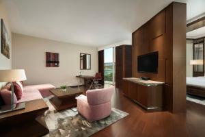 TV a/nebo společenská místnost v ubytování JW Marriott Hotel Hanoi + 37 fotografií
