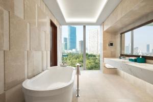 Koupelna v ubytování JW Marriott Hotel Hanoi