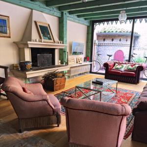 a living room with two chairs and a fireplace at Chez papa in Ravenna