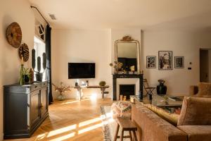 a living room with a couch and a fireplace at Apt 4 * vue cathédrale Pey Berland in Bordeaux