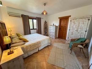 a bedroom with a bed and a table and a chair at casa verde in Lajares